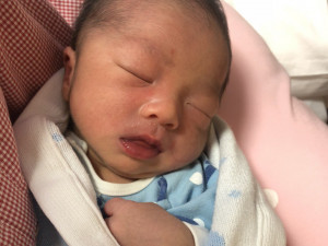 【祝・第一子!】藤崎田崎が男児のパパに! 「パパっぽいと言われてきた僕がようやくパパに」