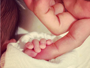 【祝・第一子!】アキナ秋山第一子誕生! 女児のパパに