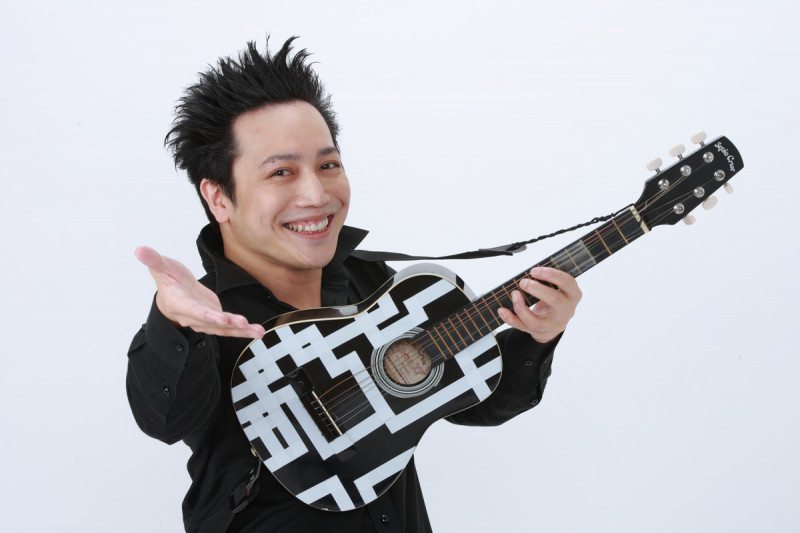 【祝・結婚！】布袋モノマネ芸人・ペレ草田が結婚発表！「最高にロックで幸せな結婚生活GIGに」