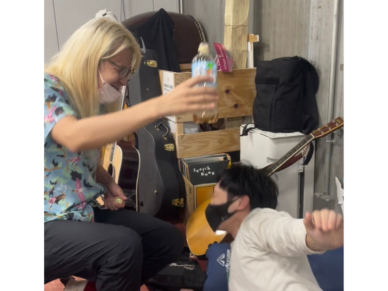 男性ブランコ×ZAZYの貴重ショット! 歌ネタ王優勝者とKOC準優勝者の戯れを激写!【きょんのやばいねぇ～激アツ∞ホールvol.24】