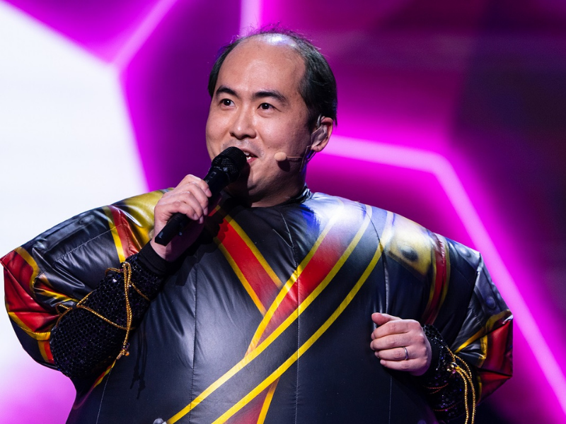 『ザ・マスクド・シンガー』爽快なハイトーンボイスと軽やかなダンスで会場を盛り上げてきたニンジャの正体は?