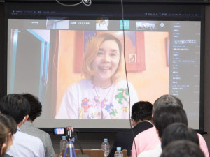 “58歳”野沢直子が提案する「楽しいババア化のススメ」 吉本タレントが「出版プレゼン大会」