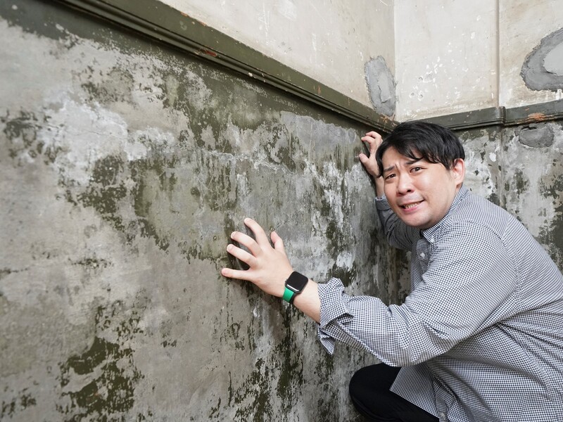 「壁に無数の引っかき傷が…」吉本東京本社の独居房!? 「わびさび室」のナゾに迫る！