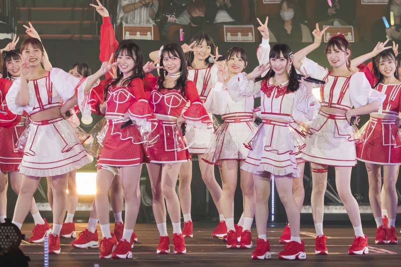 NMB48「10周年記念ライブ」で山本彩ら卒業生が登場! 総勢70人の再集結で35曲を披露 | FANY Magazine