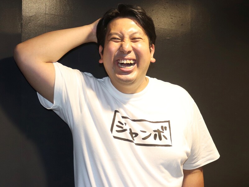 クセ強“プラマイ岩橋2世”芸人が◯◯で激ヤバ行動!? 衝撃の全裸寸前事件も…