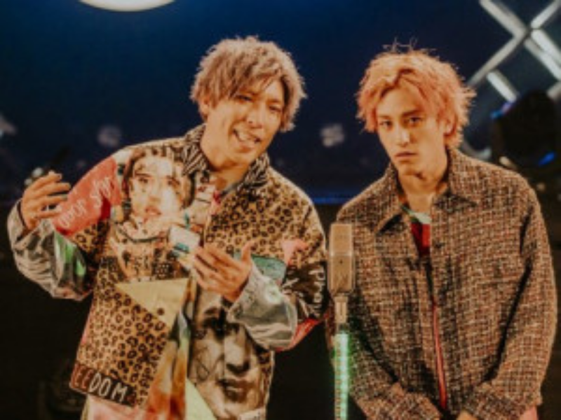 EXITが初のVR生配信ライブで「鬼滅」ヘアーにイメチェン!