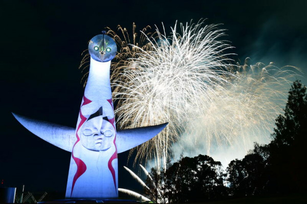 人気芸人と一緒に見た花火の色は 大阪の冬の夜空を彩る オンライン花火大会 開催 Fany Magazine