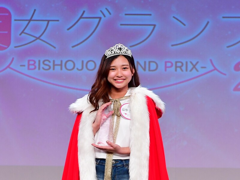 美笑女グランプリにチアダン女子大生の山中菜々子さん! 小籔「イキらず謙虚に…」