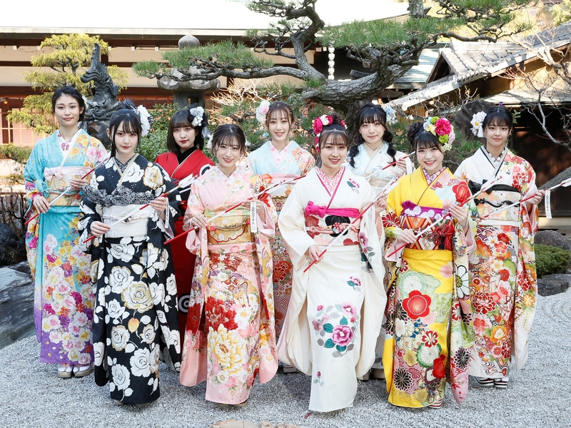 NMB48“新成人”9人があでやかな振袖姿を披露! 大阪天満宮で新曲ヒットやR-1突破を祈願