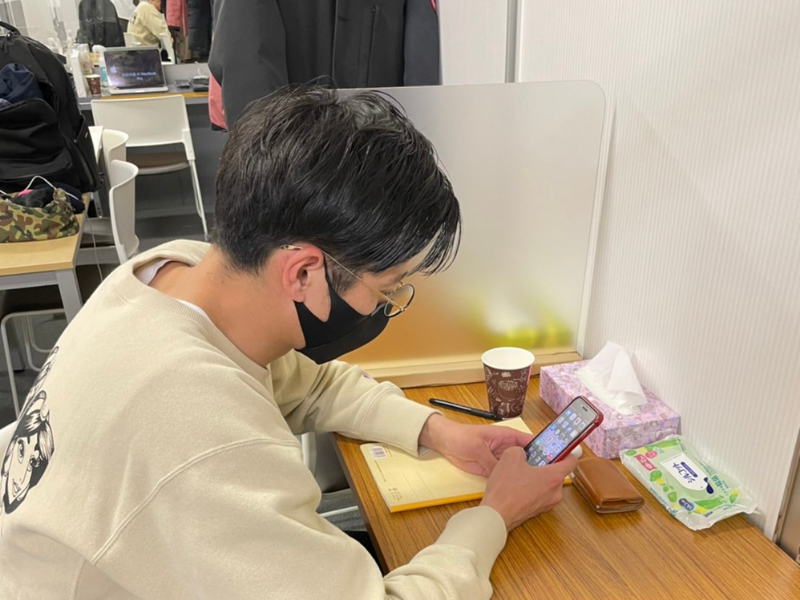 トット桑原を楽屋で発見! お決まりの場所も!? ネタ合間の芸人の過ごし方とは【ルミネ通信vol.69】