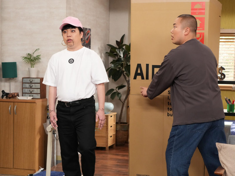 『新しいカギ2時間SP』ある有名歌手に似ているAIロボットが登場!? 一度見たらやみつき! 爆笑必至の新作コント続々!