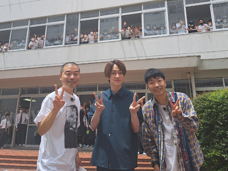 MCの横山裕とアキナが学校ロケに参戦!『ちまたのジョーシキちゃん』