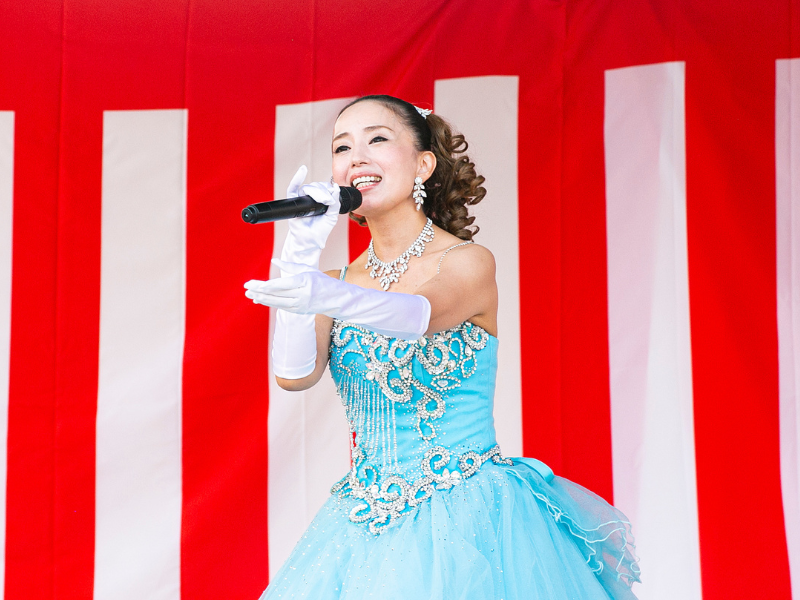 池田市観光大使に就任した仙堂花歩が池田愛をアピール! オリジナル曲も熱唱!