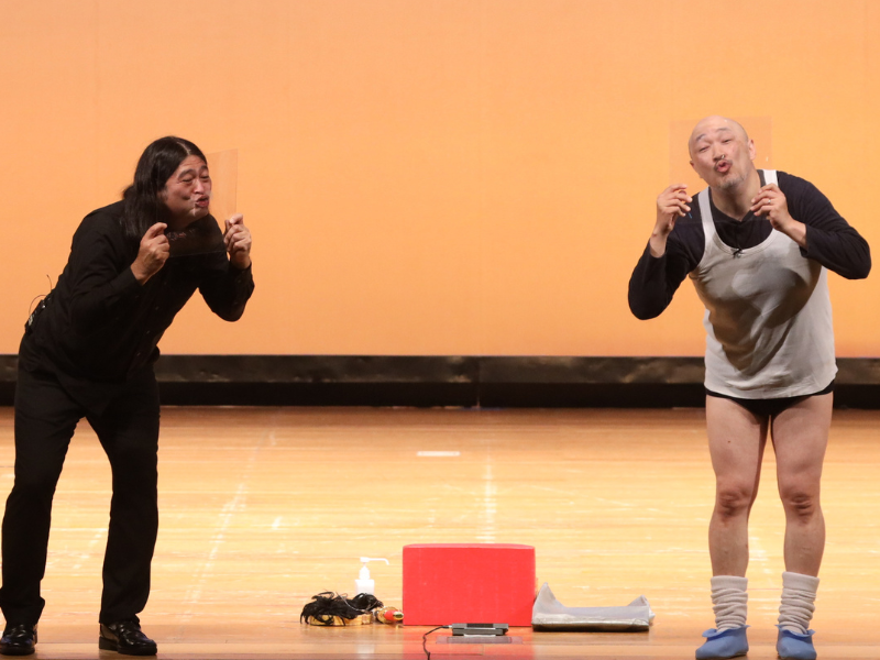 くまだまさしの“キス顔“に子どもたちが「きもーい」! 親子で楽しめる『お笑いファミリー劇場』に“ひとクセ”芸人ら集合