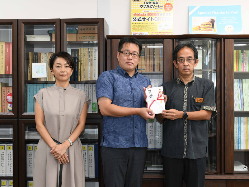 医療従事者の支援に! イオンモール株式会社が沖縄県へチャリティーオークションの45万円全額を寄付