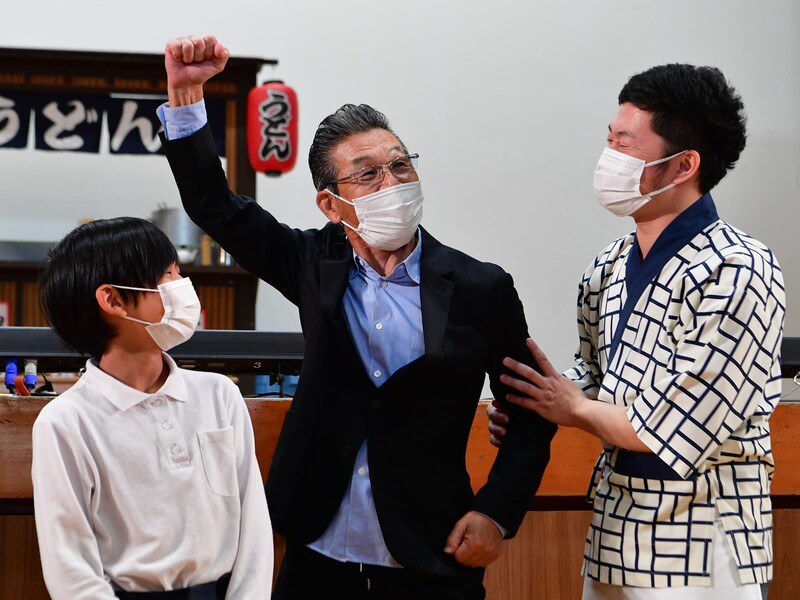 吉本新喜劇が奈良の小学校でワークショップ開催! 寛平「子どもたちの笑う姿にジンときた」