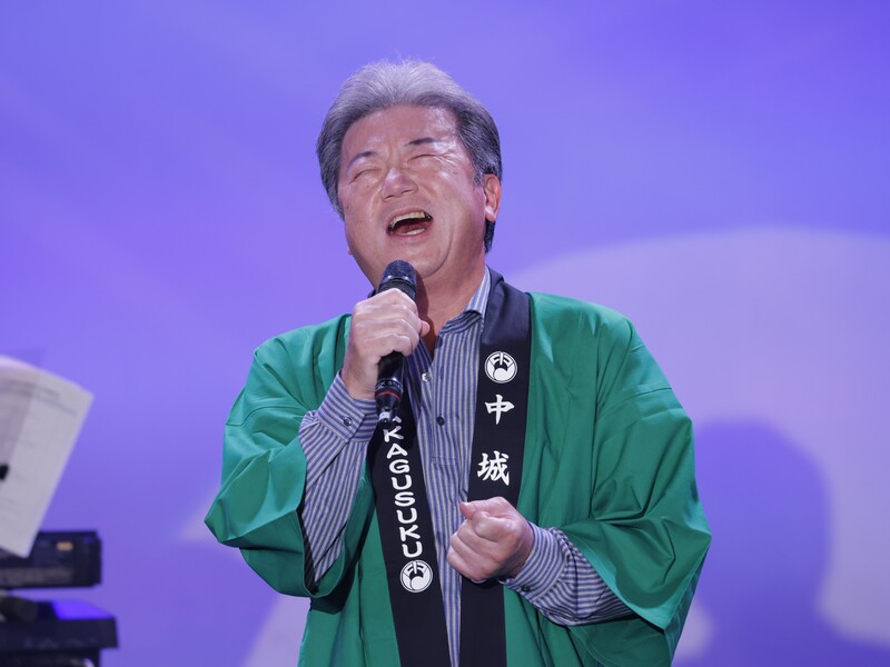 沖縄の市町村長がなんばの中心で歌合戦! 「こんな格好だけど遊んでいるわけじゃないんです！」