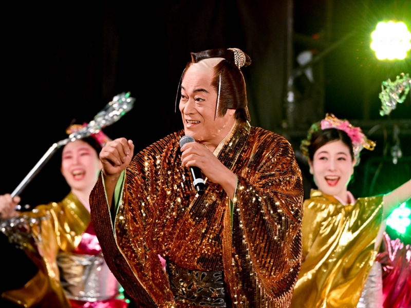 大阪城の豪華絢爛「マツケンサンバ」で大興奮! 「大阪城夢祭」に松平健、関ジャニ村上が登場