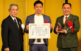 ミルクボーイが関西元気文化圏賞を受賞「今、ニューパワー賞をいただきました!」