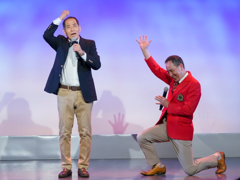 ザ・ぼんち“豪華ゲスト”と大暴れ「45年前とぜんぜん変わってへんな！」 古希記念ツアーが千秋楽