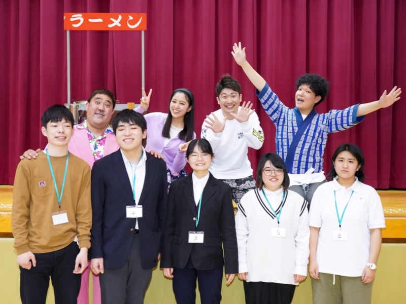 盲学校の生徒たちが新喜劇を体感「僕らのボケがこんなふうに伝わるんだなぁ」 慶應大学×吉本新喜劇がタッグ