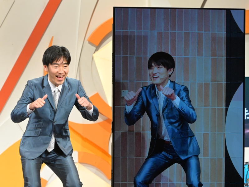ジャルジャルらが別会場の相方と高速回線で実験的遠隔漫才「間がバッチリで最高でした!」