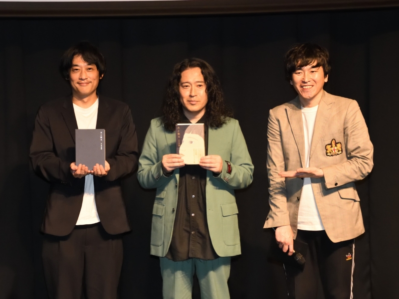 ピース又吉“10年ぶり”新作エッセイ『月と散文』にフルポン村上が持論で暴走「ダルいゲスト呼んでもうた」