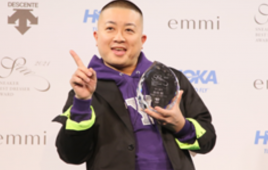 チョコプラ松尾「スニーカーベストドレッサー賞2021」受賞! 靴選びにもIKKOの影響大!?