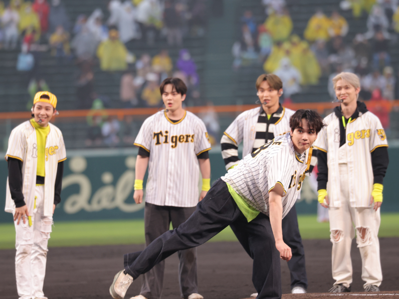 阪神対広島戦にJO1初登場! 新曲『Tiger』パフォーマンス＆元高校球児2人によるファーストピッチセレモニー