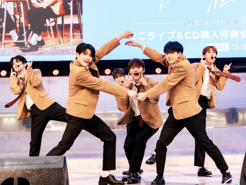 DXTEENがついに正式デビュー! 特別イベントで「この6人だったらどんな夢も叶えられる」