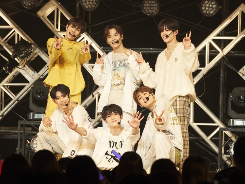 DXTEENがデビュー記念ファンイベントで暴露合戦!? メンバーの“妙なクセ”に合宿時代の“事件”に…