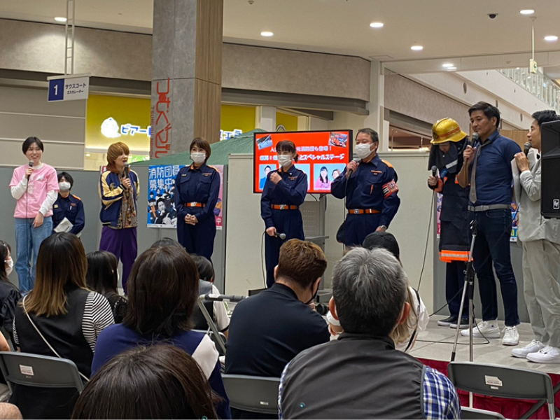 スリムクラブ、尼神インターらが消防団をPR! イオンモールむさし村山でイベント開催