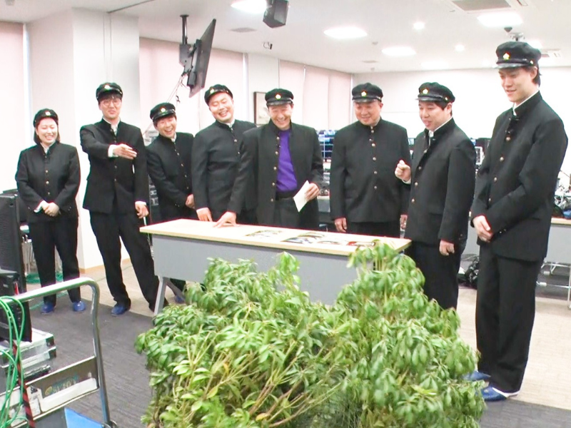 学校かくれんぼ＆学校の先生と漫才グランプリ! 大人気「学校企画」2連発!『新しいカギ』