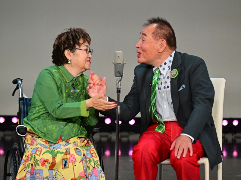 宮川大助・花子“4年ぶり漫才”に新旧人気芸人そろい踏み! 「こんな幸せな復活はない。大助・花子、幸せです」