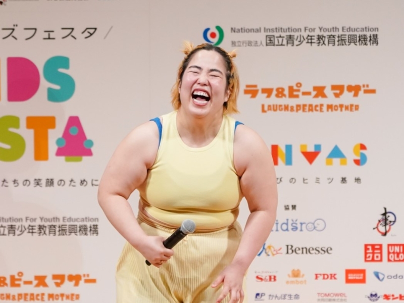 ゆりやん、ステージでおもむろに名言を吐く! 人気芸人大集合の『春のキッズフェスタ』が今年も開催