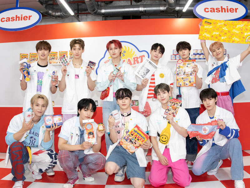 「JO1 MART」オープニングセレモニーにJO1が来店! 芸人からクレームの嵐も、なんとか対応!?