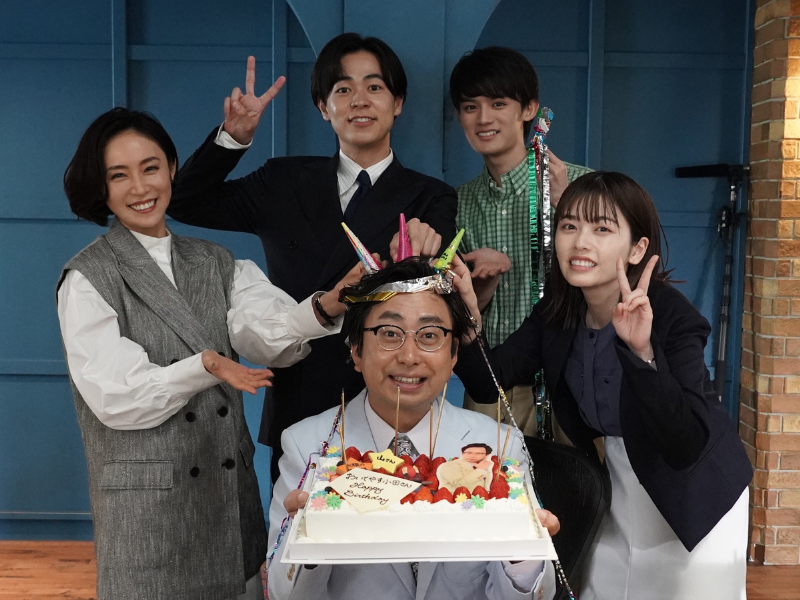 『転職の魔王様』おいでやす小田の誕生日をサプライズでお祝い! 45歳の抱負は…あのランキングの1位!?