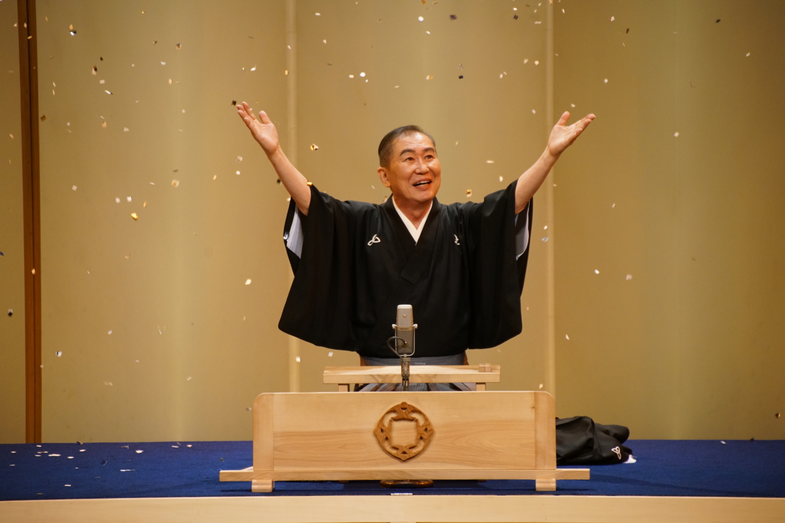 桂文枝“傘寿”記念落語会は亡き妻との思い出交えた圧巻の創作落語でホロリ…三遊亭好楽、宮川大助・花子ら豪華ゲストも集結 | FANY Magazine
