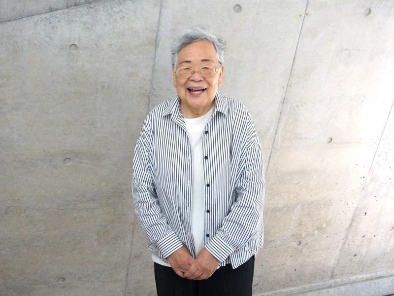 「バズってるよと言われてもインターネットがわからなかった」神保町所属の76歳“若手”ピン芸人「おばあちゃん」の人生が波瀾万丈すぎた!