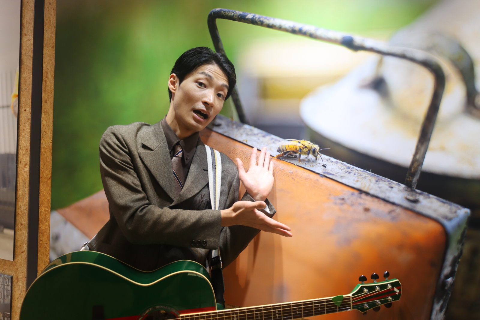 ラニーノーズがイラスト&写真で大丸屋上「都市養蜂」とコラボ! 「女王バチにきっちり焦点が…」 FANY Magazine