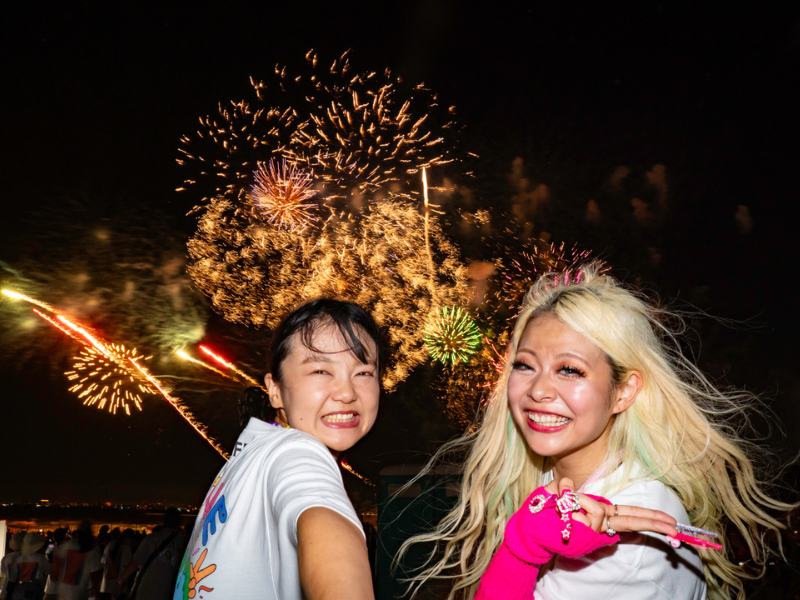 エルフ荒川、蛙亭イワクラが日本最大級の花火に感動の涙! 「上京して初の花火…人間で良かった！」