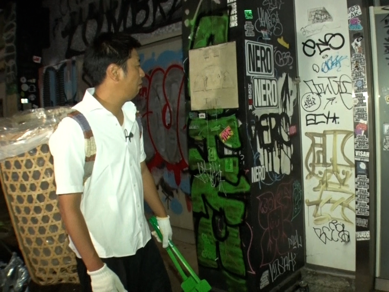 パンサー尾形 “渋谷の落書き&ステッカー”と格闘12時間!『ひらけ！パンドラの箱 アンタッチャブるTV』