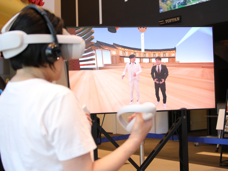 ノンスタ石田にツッコめる!?  吉本興業と東京大学との共同研究で生まれたVR漫才でプレゼン能力をUP!