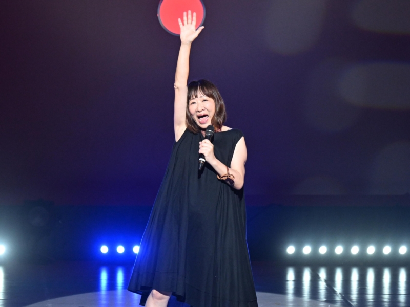 “ブサイクキャラ”浅香あき恵が「最後のルッキズム」宣言! 主演公演でAdoのあの曲も熱唱