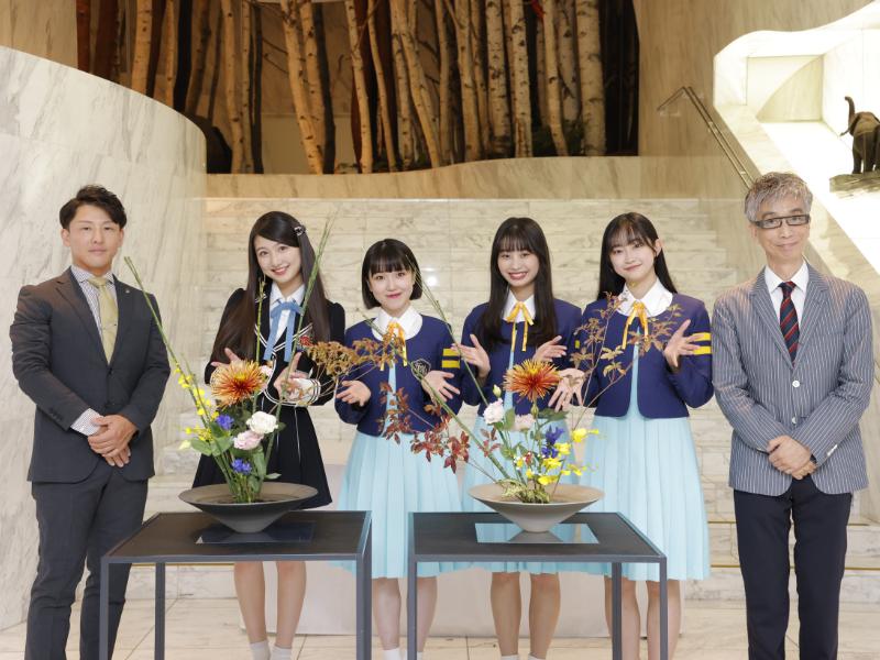 NMB48塩月希依音と少女歌劇団ミモザーヌがいけばな対決 京都国際映画祭×華道家元池坊コラボ企画