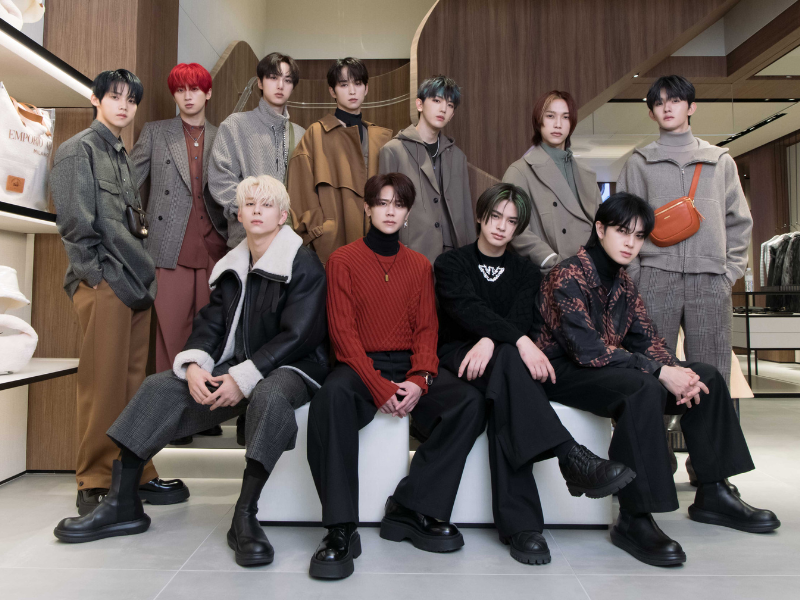 INIメンバー11人がエンポリオ アルマーニ 京都店オープニングに駆け付け祝福!