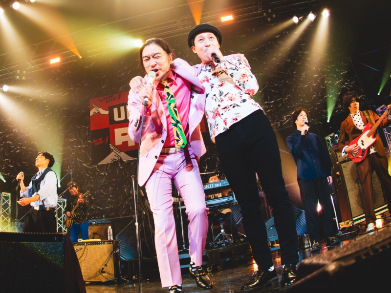 本家のウルフルズ登場に「泣きそうなりました」 ジャルジャルのコントから生まれた「ウルトラズ」がガチの初ライブ!