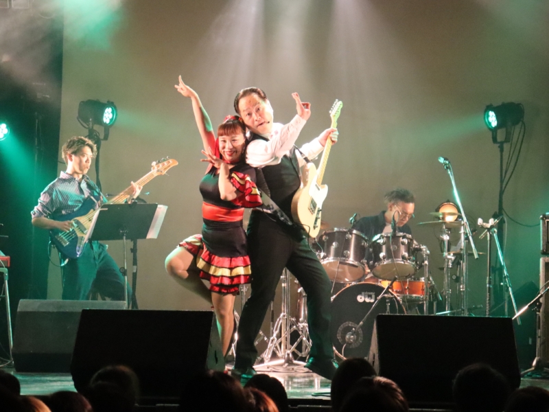 ヤンシー＆マリコンヌがタオル回して新曲熱唱! バンドに新喜劇にトークに…ライブ第2弾も音楽満載