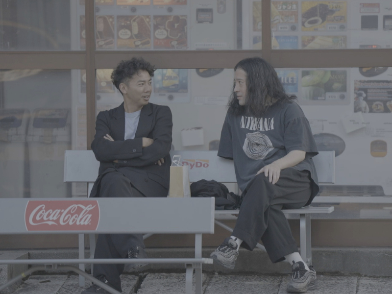 『ふたりのディスタンス ピース 綾部祐二×又吉直樹』12月22日放送! 6年ぶりの帰国からライブまでを密着!