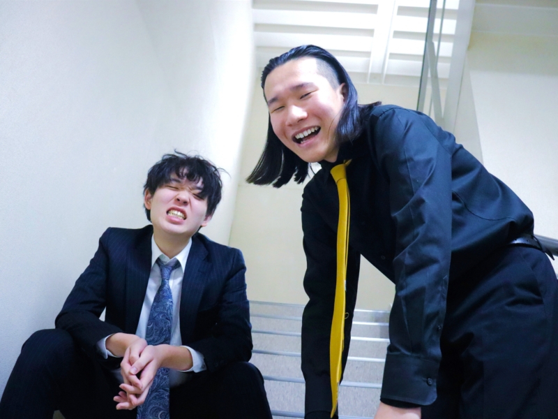 芸歴1年目で『おもしろ荘』大抜擢の「夜歩き」って何者!? 20歳のフレッシュコンビを丸裸【30問30答】